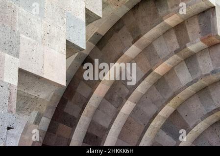 Porta di San Gregorio al complesso della sede Madre di Santa Etchmiadzin, la chiesa madre della Chiesa Apostolica Armena, Patrimonio dell'Umanità dell'UNESCO Foto Stock