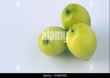 16 dicembre 2021 frutta Ziziphus mauritiana, conosciuta anche come Ber, mela cinese, Jujube, susina indiana e Masau è una specie tropicale di albero di frutta jubo indiano. Foto Stock