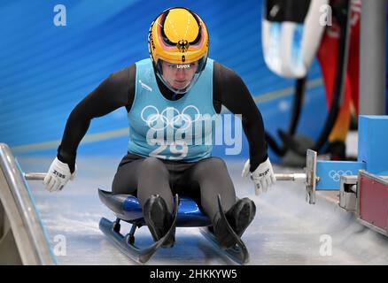 Yanqing, Cina. 05th Feb 2022. Olimpiadi, luge, formazione presso il National Sliding Center. Inizia Anna Berreiter dalla Germania. Credit: Robert Michael/dpa-Zentralbild/dpa/Alamy Live News Foto Stock