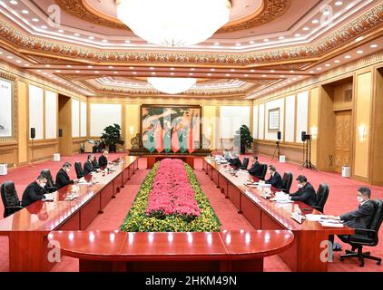 Pechino, Cina. 5th Feb 2022. Il presidente cinese Xi Jinping incontra il presidente turco Gurbanguly Berdymukhamedov alla Grande Sala del popolo di Pechino, capitale della Cina, 5 febbraio 2022. Credit: Yuyu/Yuyu Live News Foto Stock