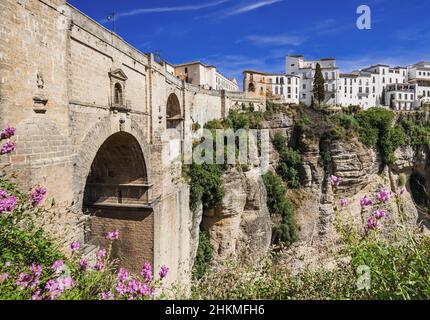 Vista del villaggio di Ronda, uno dei famosi villaggi bianchi (Pueblos Blancos) di Andalusia, Spagna Foto Stock