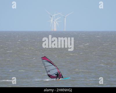 Sheerness, Kent, Regno Unito. 5th Feb 2022. UK Meteo: Una mattinata ventosa e soleggiata a Sheerness, Kent. Credit: James Bell/Alamy Live News Foto Stock