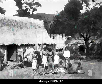 Arte ispirata da Waitova vicino a Levuka, Fiji, studio Burton Brothers, studio fotografico, 14 luglio 1884, Dunedin, fotografia in bianco e nero, Ritratto di gruppo outdoor di donne e bambini posti fuori di un bure Fijiano (casa, opere classiche modernizzate da Artotop con un tuffo di modernità. Forme, colore e valore, impatto visivo accattivante sulle emozioni artistiche attraverso la libertà delle opere d'arte in modo contemporaneo. Un messaggio senza tempo che persegue una nuova direzione selvaggiamente creativa. Artisti che si rivolgono al supporto digitale e creano l'NFT Artotop Foto Stock