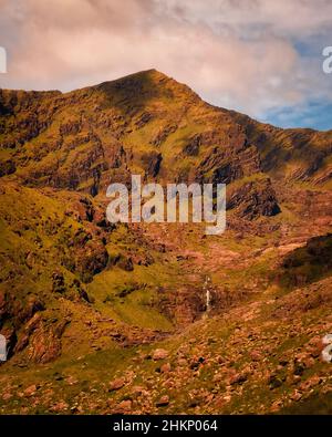 Montagne spettacolari in condizioni di illuminazione epiche Foto Stock