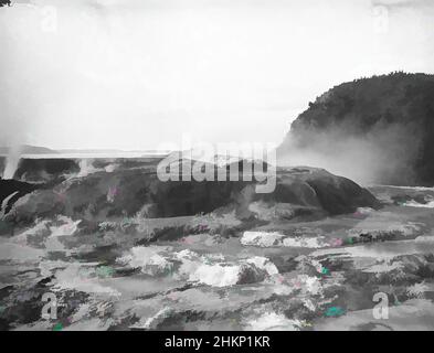 Arte ispirata da un geyser, Whakarewarewa, studio Burton Brothers, studio fotografico, Nuova Zelanda, Processo a piastra asciutta in gelatina, opere classiche modernizzate da Artotop con un tuffo di modernità. Forme, colore e valore, impatto visivo accattivante sulle emozioni artistiche attraverso la libertà delle opere d'arte in modo contemporaneo. Un messaggio senza tempo che persegue una nuova direzione selvaggiamente creativa. Artisti che si rivolgono al supporto digitale e creano l'NFT Artotop Foto Stock