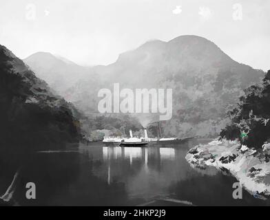 Arte ispirata da Acheron Passage, Dusky Sound, studio Burton Brothers, studio fotografico, 1874, Dunedin, fotografia in bianco e nero, la nave a vapore Luna in Acheron Passage, Dusky Sound, opere classiche modernizzate da Artotop con un tuffo di modernità. Forme, colore e valore, impatto visivo accattivante sulle emozioni artistiche attraverso la libertà delle opere d'arte in modo contemporaneo. Un messaggio senza tempo che persegue una nuova direzione selvaggiamente creativa. Artisti che si rivolgono al supporto digitale e creano l'NFT Artotop Foto Stock