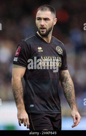 PETERBOROUGH, REGNO UNITO. FEB 5TH. Charlie Austin of Queens Park Rangers durante la quarta partita della Emirates fa Cup tra Peterborough United e Queens Park Rangers al Weston Homes Stadium di Peterborough sabato 5th febbraio 2022. (Credit: James Holyoak | MI News) Credit: MI News & Sport /Alamy Live News Foto Stock