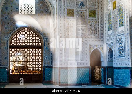 Interno della moschea di Kok Gumbaz a Shahrisabz, Qashqadaryo, Uzbekistan, Asia centrale Foto Stock