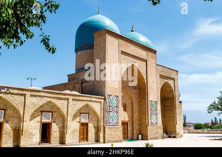 Esterno della moschea di Kok Gumbaz a Shahrisabz, Qashqadaryo, Uzbekistan, Asia centrale Foto Stock