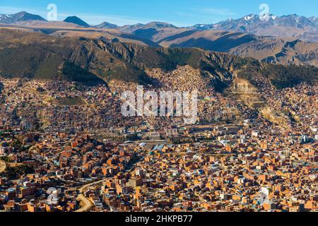 La Paz paesaggio urbano nelle Ande montagne della Bolivia. Foto Stock