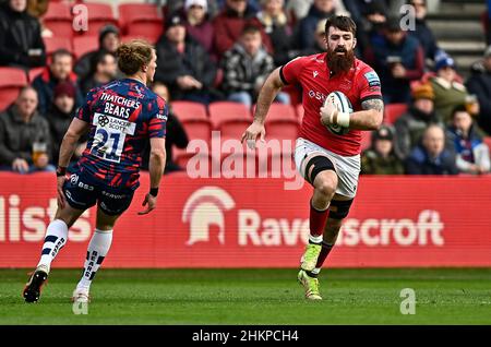 Bristol, Regno Unito. 05th Feb 2022. Premiership Rugby. Bristol Bears V Newcastle Falcons. Stadio Ashton Gate. Bristol. Gary Graham (Newcastle Falcons) fa una pausa durante la partita di rugby Bristol Bears V Newcastle Falcons Gallagher Premiership. Credit: Sport in immagini/Alamy Live News Foto Stock