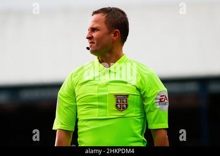 5th febbraio 2022 : Weston Homes Stadium, Peterborough, Cambridgeshire, Inghilterra; fa Cup Football, Peterborough contro Queens Park Rangers; Referee David Webb Foto Stock