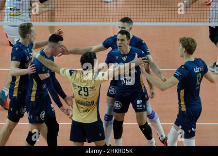 Verona, Italia. 05th Feb 2022. Esultanza di Verona Volley. Durante la NBV Verona vs Allianz Milano, Volleyball Campionato Italiano Serie A Men Superleague a Verona, Italia, Febbraio 05 2022 credito: Independent Photo Agency/Alamy Live News Foto Stock