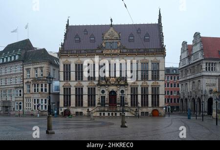 Brema, Germania - Jan 16 2022 - Haus Schütting, situata sulla piazza del mercato di Brema, inizialmente era una casa di corporazione Foto Stock