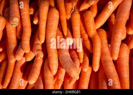 Full Frame Shot di carote al Market Stall. Foto Stock