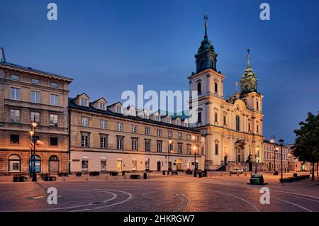 Via Warszawa Krakowskie Przedmieście a Varsavia e Chiesa della Santa Croce Foto Stock
