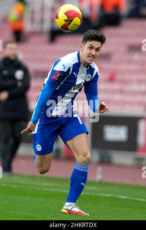 Stoke, Inghilterra, 5th febbraio 2022. Jamie McGrath di Wigan Athletic durante la partita della fa Cup Emirates allo Stadio Bet365, Stoke. Il credito d'immagine dovrebbe leggere: Andrew Yates / Sportimage Foto Stock