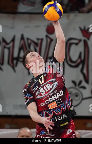 Perugia, Italia. 05th Feb, 2022. oleh plottnytskyi (n.17 sir safety conad perugia) durante Sir Safety Conad Perugia vs Consar Ravenna, Volleyball Italian Serie A Men Superleague Championship in Perugia, Italy, February 05 2022 Credit: Independent Photo Agency/Alamy Live News Foto Stock