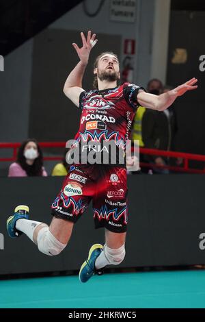 Perugia, Italia. 05th Feb, 2022. Rychlicki kamil (n.8 Signore sicurezza conad perugia) durante Sir Safety Conad Perugia vs Consar Ravenna, Volleyball Italian Serie A Men Superleague Championship in Perugia, Italy, February 05 2022 Credit: Independent Photo Agency/Alamy Live News Foto Stock