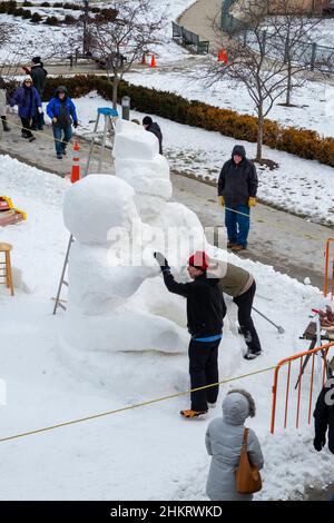 Fotografia scattata al Winterfest, un festival invernale che celebra le sculture del freddo e del ghiaccio, a Lake Geneva, Wisconsin, USA. Foto Stock