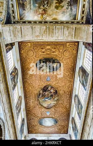 Interni della barocca Cattedrale di Sant'Agata a Gallipoli, Salento Foto Stock