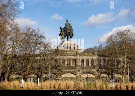 Statua equestre del primo imperatore tedesco sul promontorio Deutsches Eck a Coblenza Foto Stock