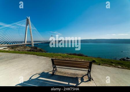 Yavuz Sultan Selim Bridge a Istanbul, Turchia. 3rd ponte del Bosforo di Istanbul con cielo blu. Foto Stock