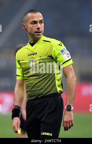 Milano, Italia. 05th Feb 2022. L'arbitro Marco Guida reagisce durante la Serie A una partita di calcio tra FC Internazionale e AC Milan allo stadio San Siro di Milano (Italia), 5th gennaio 2021. Foto Andrea Staccioli/Insidefoto Credit: Ininsidefoto srl/Alamy Live News Foto Stock