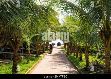 Puerto Nariño, Amazzonia, Colombia, 5 gennaio 2022. Strada tipica del villaggio Foto Stock