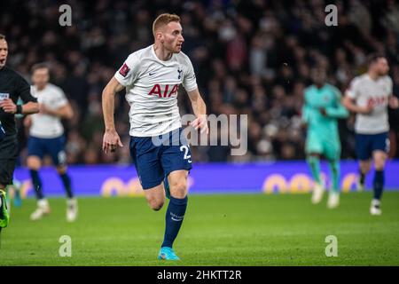 LONDRA, INGHILTERRA - FEBBRAIO 05: Dejan Kulusevski di Tottenham Hotspur durante l'Emirates fa Cup quarto turno partita tra Tottenham Hotspur e Brighton & Hove Albion al Tottenham Hotspur Stadium il 5 febbraio 2022 a Londra, Inghilterra. (Foto di Sebastian Frej) Foto Stock