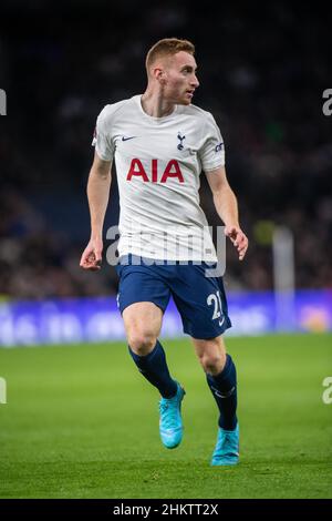 LONDRA, INGHILTERRA - FEBBRAIO 05: Dejan Kulusevski di Tottenham Hotspur durante l'Emirates fa Cup quarto turno partita tra Tottenham Hotspur e Brighton & Hove Albion al Tottenham Hotspur Stadium il 5 febbraio 2022 a Londra, Inghilterra. (Foto di Sebastian Frej) Foto Stock