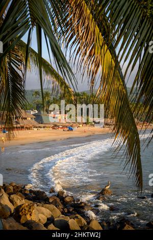 la playa nella città di Chacala sulla costa Nayarit della Riviera del Messico. Foto Stock