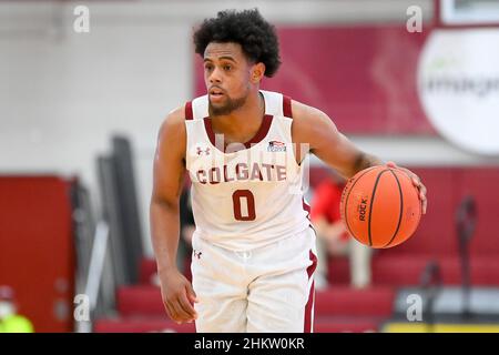 Febbraio 2, 2022: Colgate Raiders Guard Nelly Cummings (0) controlla la palla contro il Bucknell Bison durante la seconda metà di una partita di basket NCAA college, mercoledì, 2 febbraio 2022, A Cotterell Court ad Hamilton, New York. Colgate sconfisse Bucknell 83-69. Rich Barnes/CSM Foto Stock