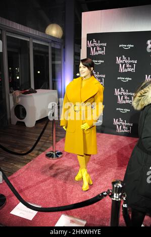 La meravigliosa Mrs. Maisel Skate Night al Bryant Park, NYC il 5 febbraio 2022 con Rachel Brosnahan, Alex Borstein, Michael Zegen, foto di Nadja Sayej Foto Stock