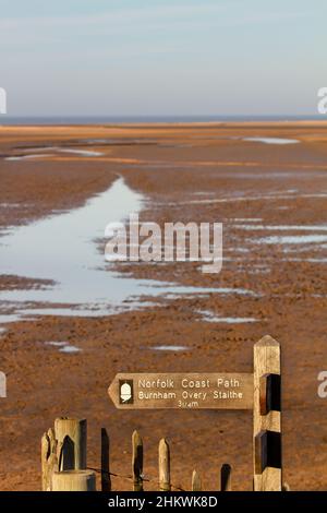 Indicazioni per il sentiero costiero di Norfolk a Holkham Foto Stock