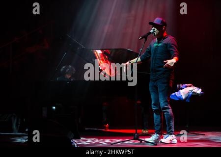 Madrid, Spagna. 05th Feb 2022. MC Nach (Ignacio Fornés) durante il suo spettacolo dal vivo a Madrid incluso nell'ordine del giorno di Inverfest 2022 al Teatro Circo Price di Madrid. Febbraio 5th 2022. (Foto di Juan Carlos García Mate/Pacific Press) Credit: Pacific Press Media Production Corp./Alamy Live News Foto Stock