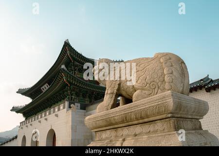 Porta Gwanghwamun del Palazzo Gyeongbokgung a Seoul, Corea Foto Stock