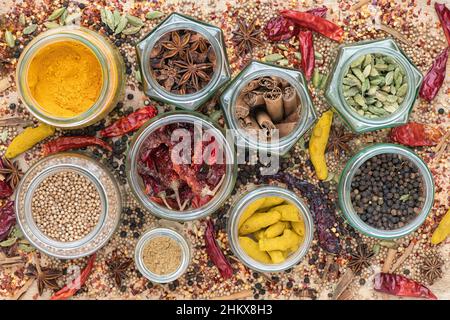 Spezie aromatiche in Jars Foto Stock