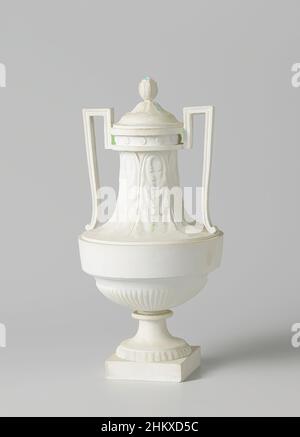 Arte ispirata da Urn of cookie, Luigi XVI, bianco con orecchie dritte, Urn of cookie, Luigi XVI, bianco con orecchie dritte. Parte di una coppia. Marco impressionato sul lato del piede: Ma(nufactu), re de Mer le duc d'Angouleme a Paris., Manufacture de Monsieur le Duc, Paris, c. 1780 - c. 1790, biscotto (, opere classiche modernizzate da Artotop con un tuffo di modernità. Forme, colore e valore, impatto visivo accattivante sulle emozioni artistiche attraverso la libertà delle opere d'arte in modo contemporaneo. Un messaggio senza tempo che persegue una nuova direzione selvaggiamente creativa. Artisti che si rivolgono al supporto digitale e creano l'NFT Artotop Foto Stock