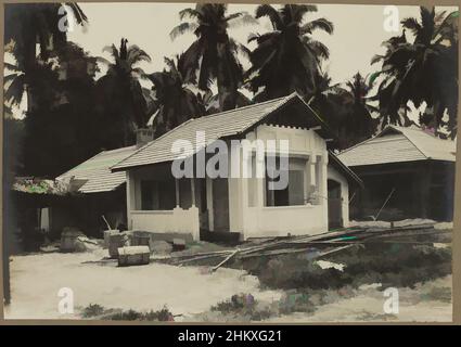 Arte ispirata ad alcuni edifici completati in un complesso edilizio, alcuni edifici completati in un cantiere con un gruppo di edifici, probabilmente a Medan. Foto nell'album fotografico della ditta olandese Bennink e Riphagen a Medan negli anni ca. 1914-1919, opere classiche modernizzate da Artotop con un tuffo di modernità. Forme, colore e valore, impatto visivo accattivante sulle emozioni artistiche attraverso la libertà delle opere d'arte in modo contemporaneo. Un messaggio senza tempo che persegue una nuova direzione selvaggiamente creativa. Artisti che si rivolgono al supporto digitale e creano l'NFT Artotop Foto Stock