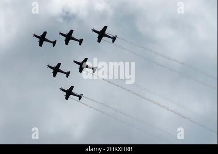 Il team RAAF Aerobatic Display, The Roulettes, si esibirà all'Edinburgh Air Show di Adelaide, nell'aeromobile Pilatus PC-21, 9/11/2019 Foto Stock