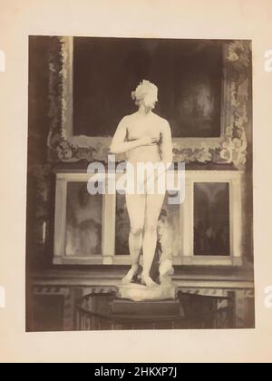 Arte ispirata a Venere de' Medici nella Galleria degli Uffizi di Firenze, Alinari, Galleria degli Uffizi, c. 1875 - c. 1900, supporto fotografico, stampa albume, altezza 244 mm x larghezza 190 mm, opere classiche modernizzate da Artotop con un tocco di modernità. Forme, colore e valore, impatto visivo accattivante sulle emozioni artistiche attraverso la libertà delle opere d'arte in modo contemporaneo. Un messaggio senza tempo che persegue una nuova direzione selvaggiamente creativa. Artisti che si rivolgono al supporto digitale e creano l'NFT Artotop Foto Stock