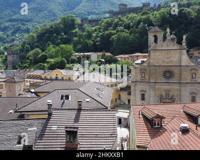 Tempio dei Santi Pietro e Stefano di Bellinzona europea città del cantone Ticino in Svizzera nel 2017 caldo sole estate giorno di sole il mese di luglio Foto Stock
