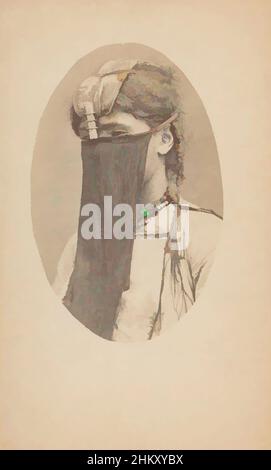 Arte ispirata da Ritratto di una donna araba velata, Fellahine, Femme Arabe, sconosciuto, 1870 - 1900, Carta, stampa albume, altezza 104 mm x larghezza 63 mm, opere classiche modernizzate da Artotop con un tocco di modernità. Forme, colore e valore, impatto visivo accattivante sulle emozioni artistiche attraverso la libertà delle opere d'arte in modo contemporaneo. Un messaggio senza tempo che persegue una nuova direzione selvaggiamente creativa. Artisti che si rivolgono al supporto digitale e creano l'NFT Artotop Foto Stock