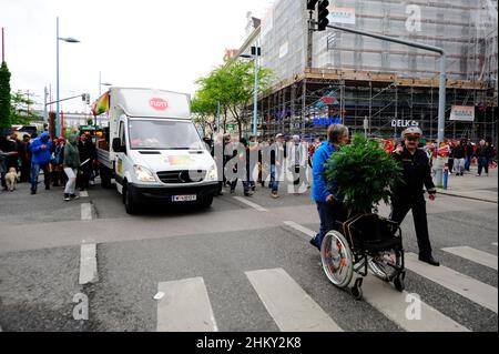 Vienna, Austria. 03 maggio 2014. Sfilata di cannabis a Vienna Foto Stock