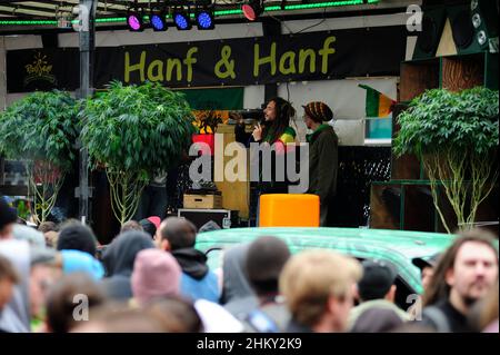 Vienna, Austria. 03 maggio 2014. Sfilata di cannabis a Vienna Foto Stock