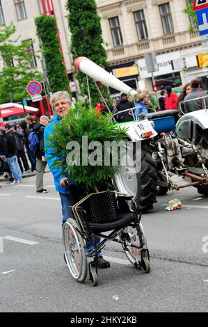 Vienna, Austria. 03 maggio 2014. Sfilata di cannabis a Vienna Foto Stock