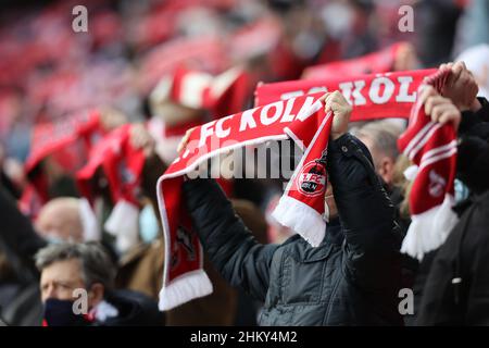 Colonia, Germania. 05th Feb 2022. Bundesliga, giorno di festa 21, 1. FC Koeln - SC Friburgo, i sostenitori di Colonia festeggiano. Credit: Juergen Schwarz/Alamy Live News Foto Stock