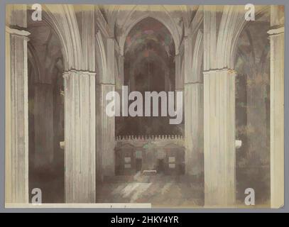 Arte ispirata dalla vista dell'interno della Cattedrale di Siviglia, dalla galleria sopra l'ingresso principale, vista dell'interno della Cattedrale di Siviglia, dalla galleria sopra l'ingresso principale. Vista di enormi pilastri, e l'altare nell'abside, con la rotaia altare., Juan Laurent, Madrid, opere classiche modernizzate da Artotop con un tuffo di modernità. Forme, colore e valore, impatto visivo accattivante sulle emozioni artistiche attraverso la libertà delle opere d'arte in modo contemporaneo. Un messaggio senza tempo che persegue una nuova direzione selvaggiamente creativa. Artisti che si rivolgono al supporto digitale e creano l'NFT Artotop Foto Stock