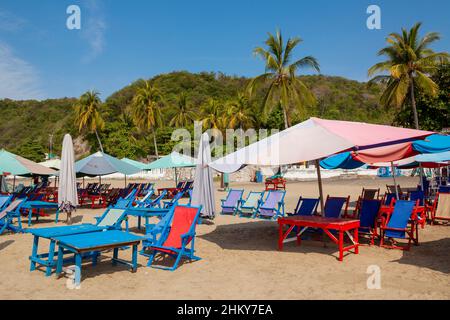 Ristorante sulla spiaggia. Spiaggia di Manzanillo. Oceano Pacifico. Colima. Messico, Nord America Foto Stock